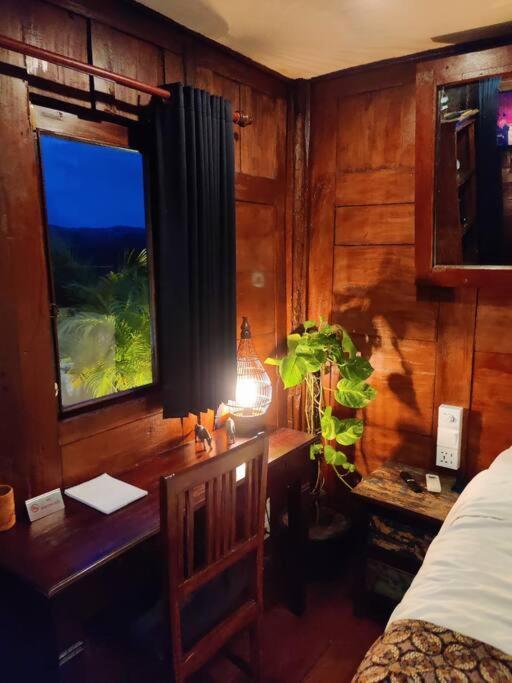 Uluwatu The Hidden Escapes Bingin- Sunset Rooftop Wood House With Ocean View & Private Kitchen מראה חיצוני תמונה